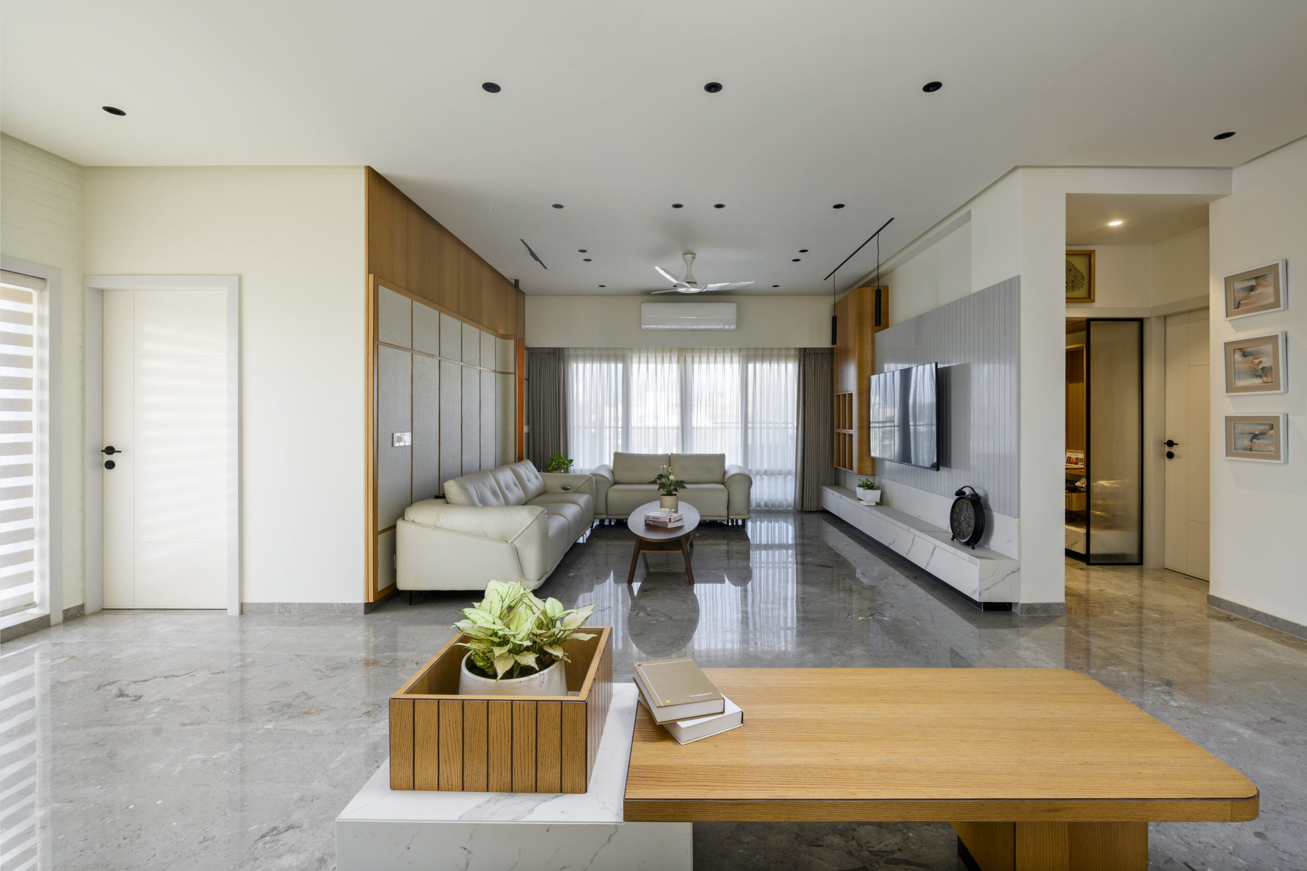 501 Solitaire Infiniti Interiors